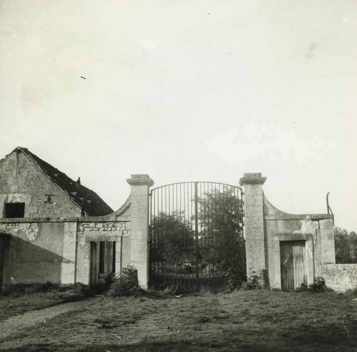 Forges royales de la Chaussade (anciennes) : Portail d’accès aux ateliers