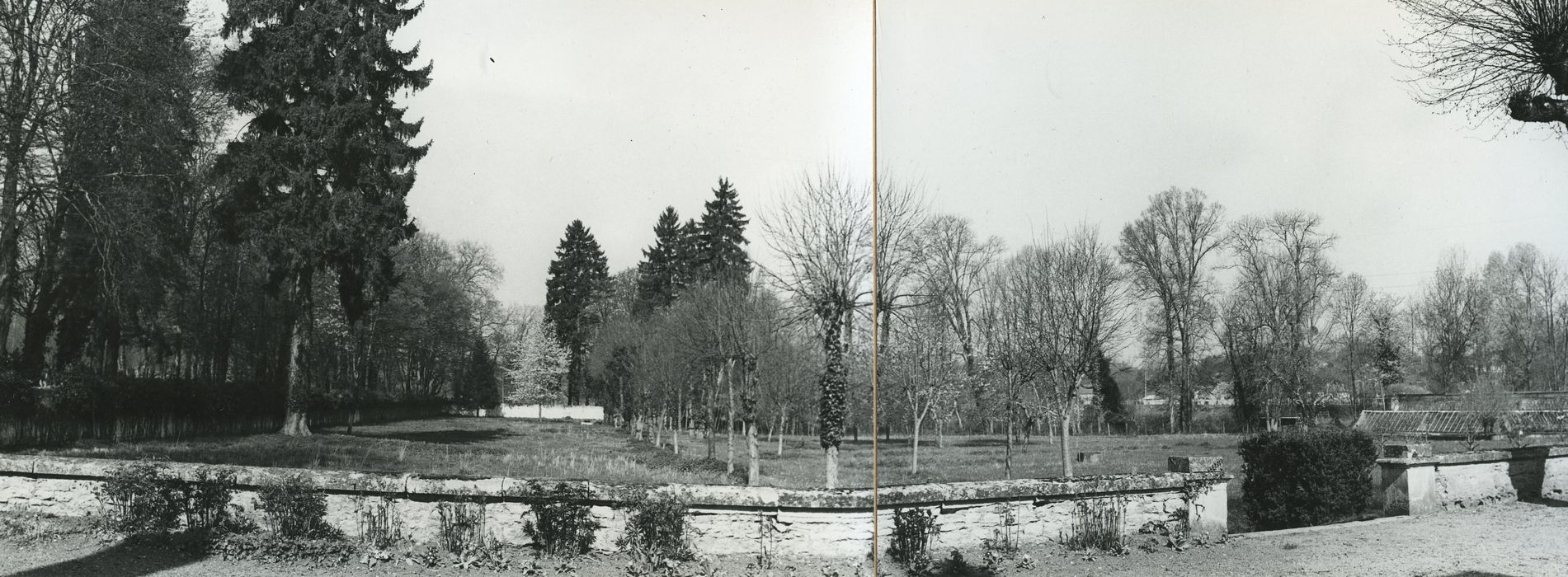 Château de la Chaussade : Vue partielle du parc à l’Ouest