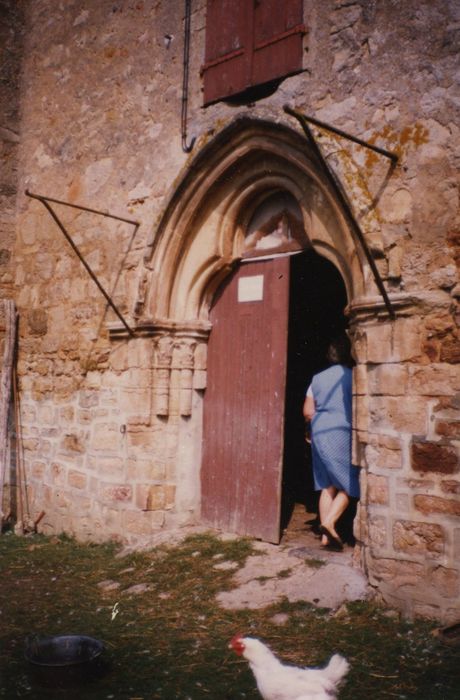 Ancienne abbaye de Bellevaux : Eglise abbatiale, portail occidental, vue générale