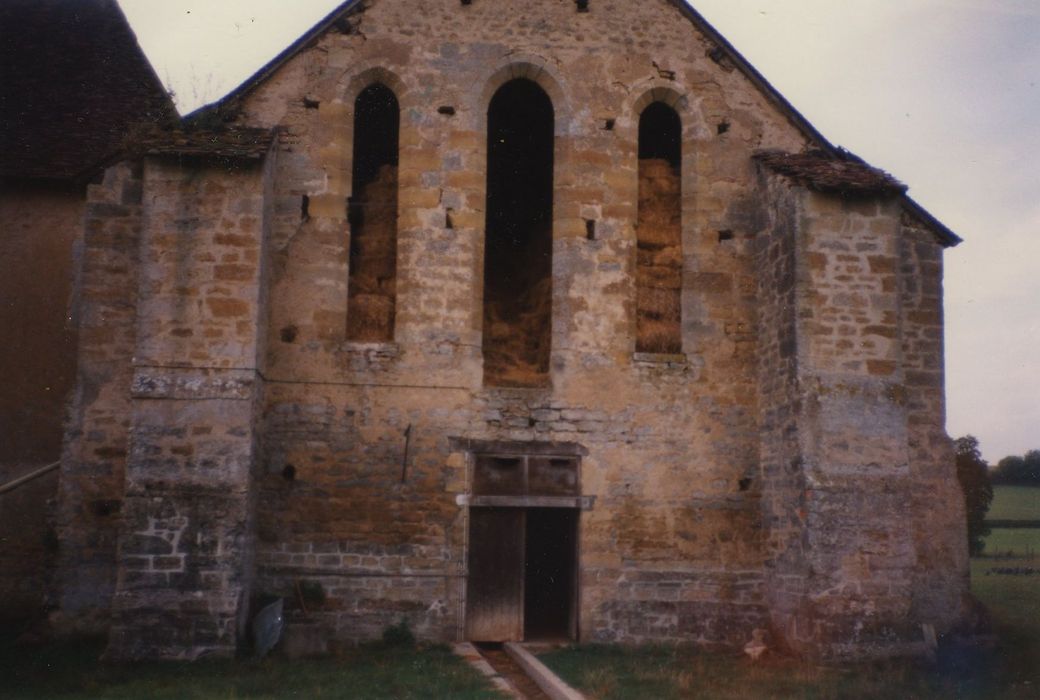 Ancienne abbaye de Bellevaux : Eglise abbatiale, chevet, vue générale