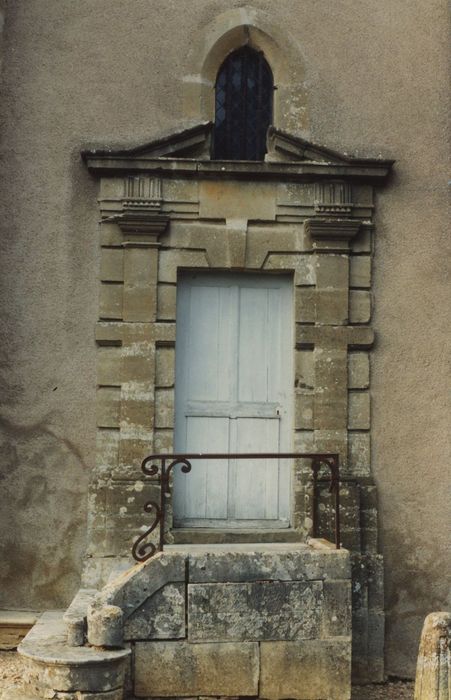 Eglise Saint-Siméon : Porte latérale sud, vue générale