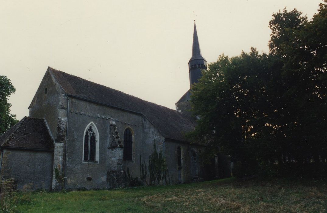 Eglise Saint-Siméon : Façade latérale nord, vue partielle