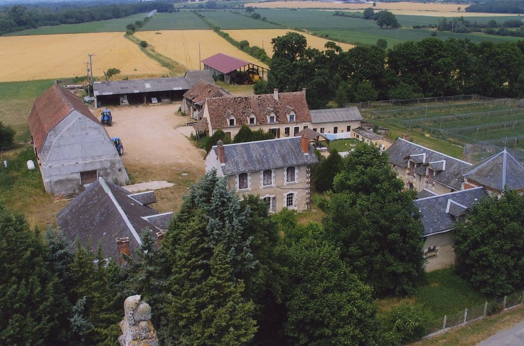 Château de Mouron : Communs, vue générale des bâtiments depuis le Sud-Ouest