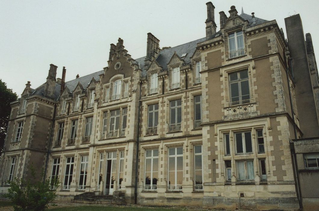 Château de Mouron : Façade ouest, vue générale