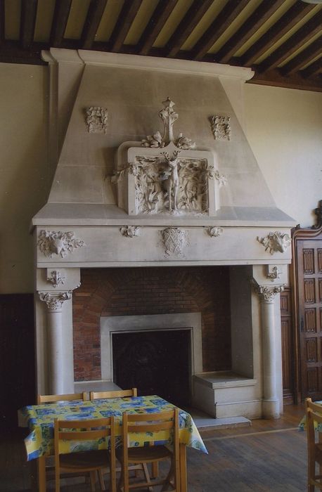 Château de Mouron : Salle à manger, cheminée, vue générale