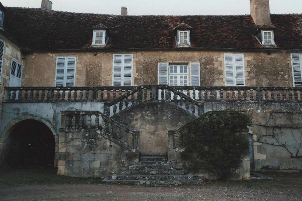 Domaine de Lys : Aile nord, façade sud, vue partielle