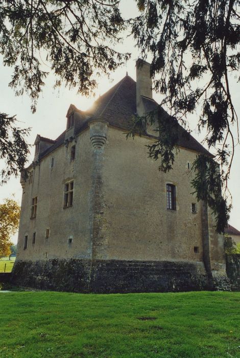 Donjon appelé logis du Prieur : Façades nord et est, vue générale