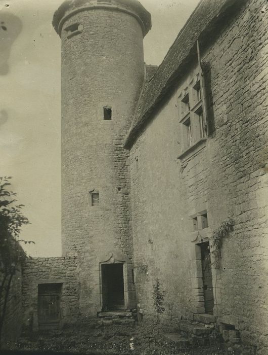 Prieuré de Commagny (ancien) : Façade ouest, vue partielle