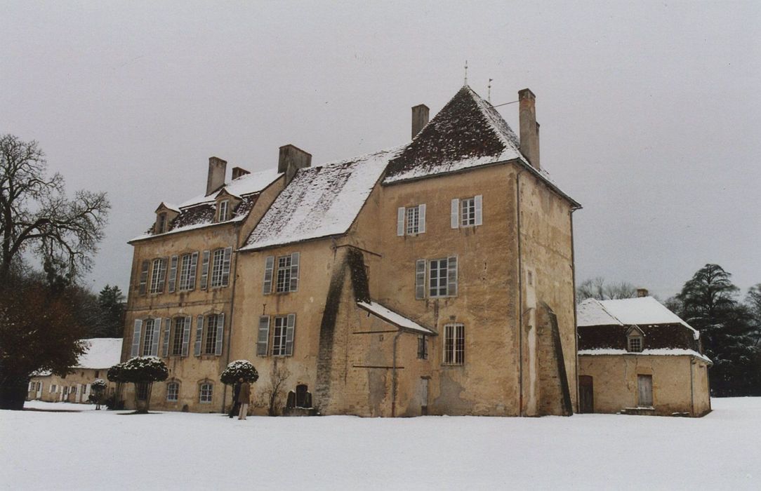 Château de Marry : Ensemble nord-est, vue générale