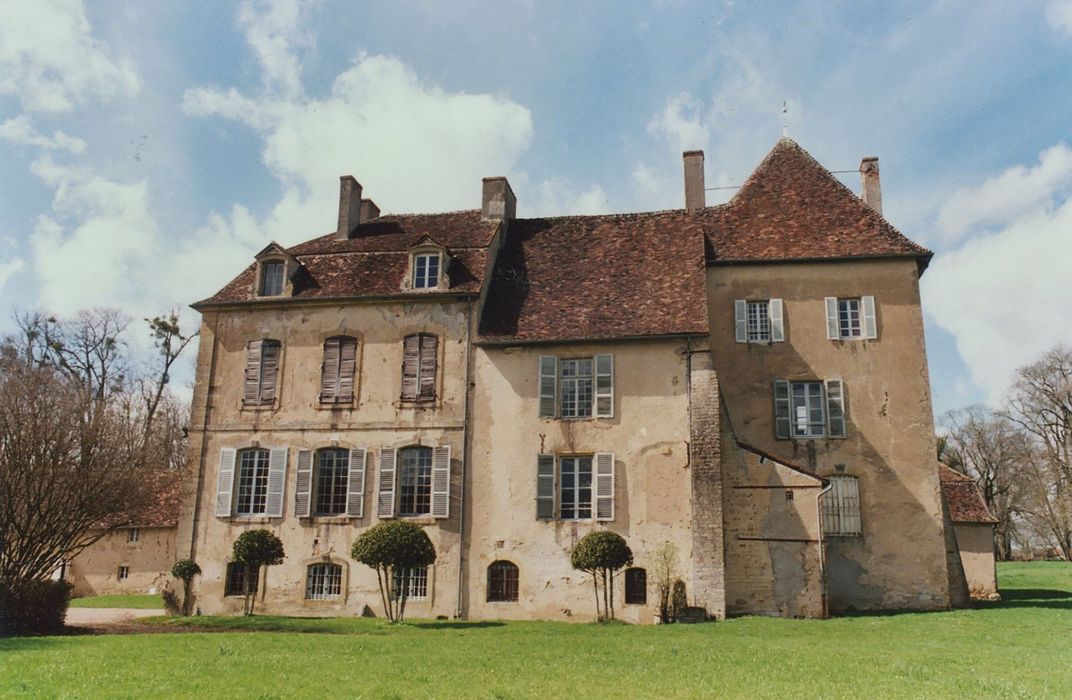 Château de Marry : Ensemble est, vue générale