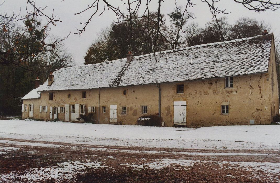 Château de Marry : Bâtiments de ferme, façade est, vue générale