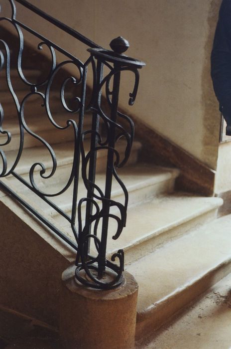 Château de Marry : Escalier, détail de la rampe