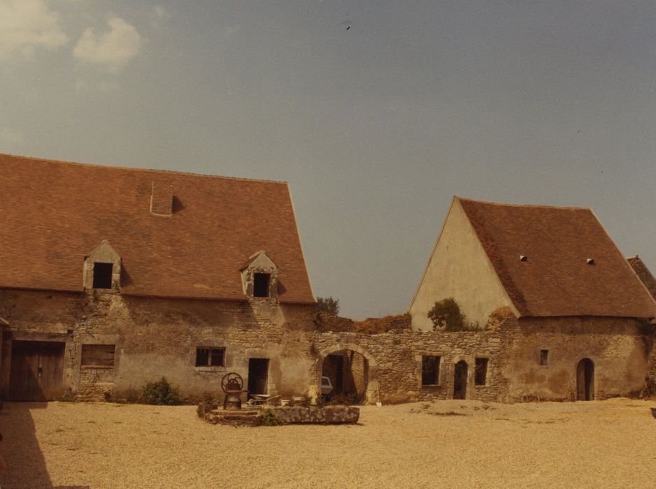Château (vieux) : Communs, ensemble sud, vue générale