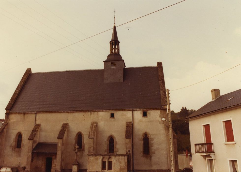 Eglise Saint-Denis : Façade latérale sud, vue générale