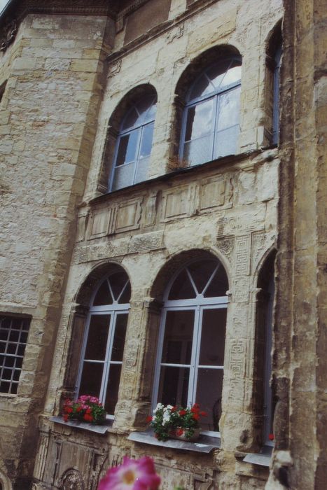 Hôtel Andras de Marcy : Cour intérieure, façade sud, vue partielle