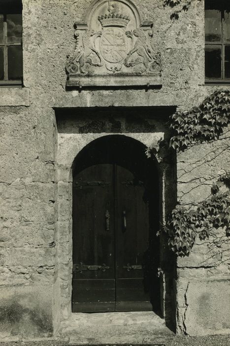 Château de la Chaise : Façade ouest, porte d’accès, vue générale