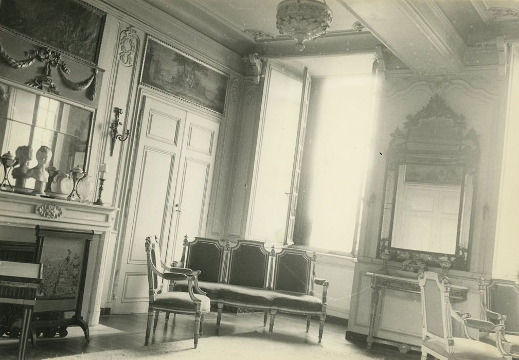 Château de la Chaise : rez-de-chaussée, salon, vue partielle