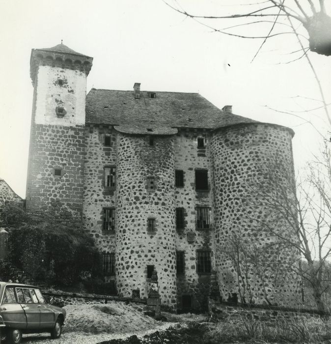 Château de Rochebrune : Façade sud-est, vue générale