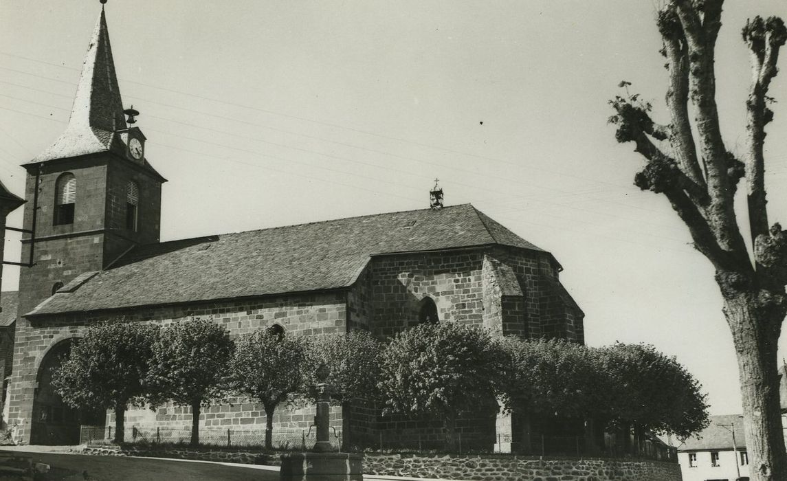 Eglise Saint-Julien : Façade latérale sud, vue générale