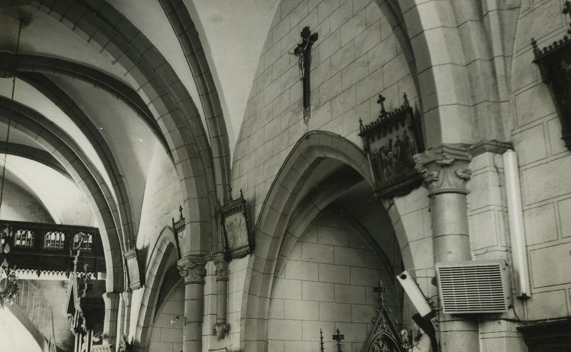 Eglise Saint-Julien : Nef, vue partielle