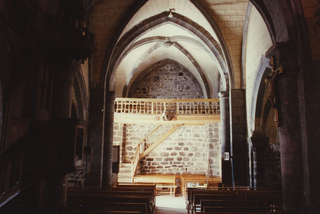 Eglise Saint-Saturnin : Nef, vue partielle