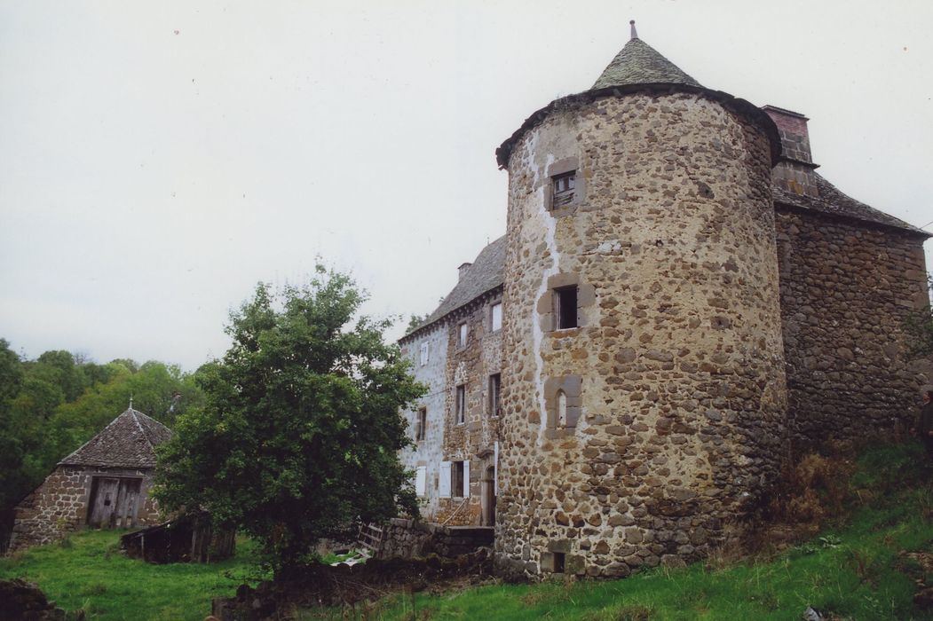 Château d'Estresses : Ensemble sud-est, vue générale