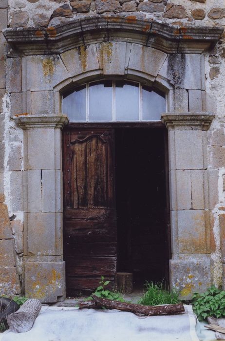 Château d'Estresses : Façade sud, portail d’accès, vue générale