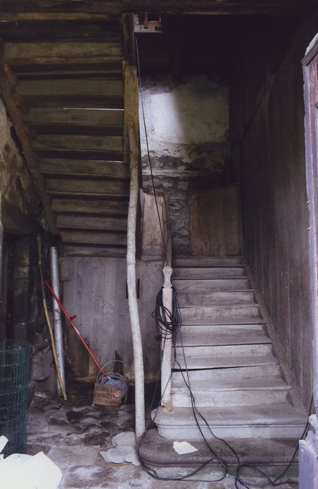 Château d'Estresses : Escalier, vue générale