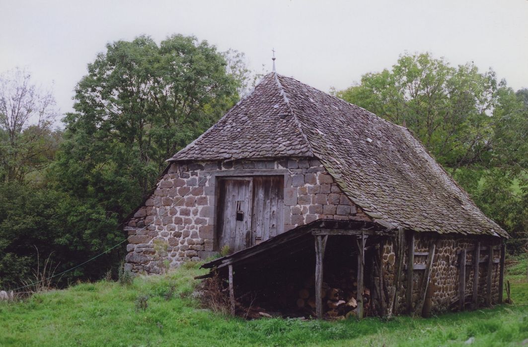 Château d'Estresses : Grange, ensemble nord-est, vue générale