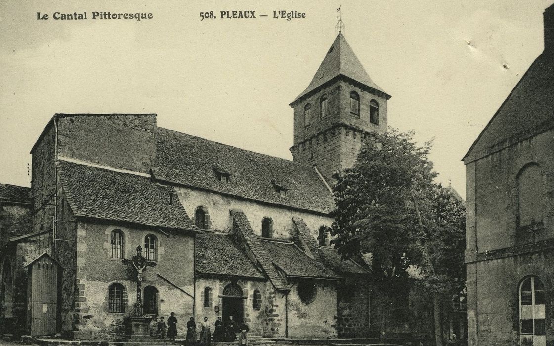 Eglise Saint-Sauveur : Façade latérale sud, vue générale