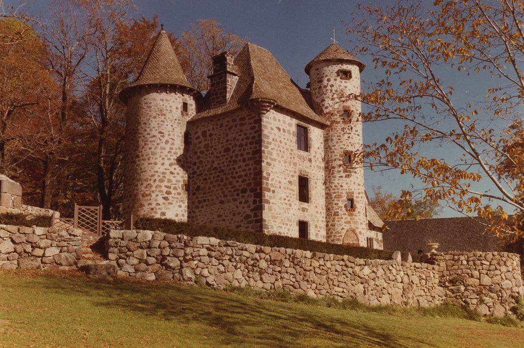 Château de la Cavade : Ensemble sud-ouest, vue générale