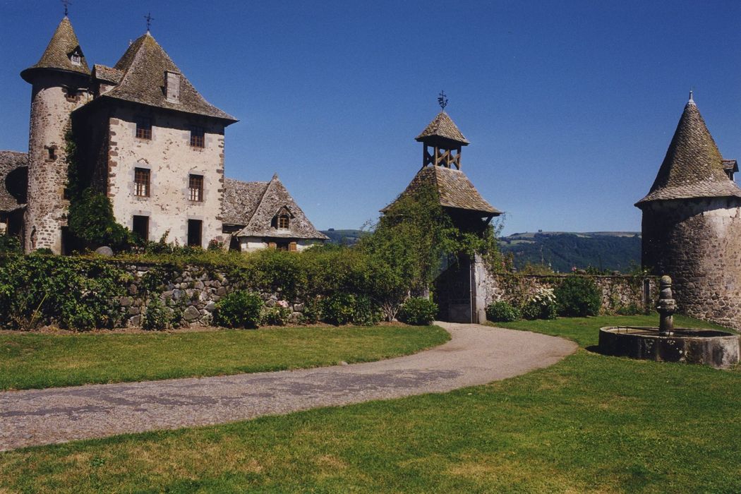 Château de Vixouges : Ensemble sud-est, vue générale