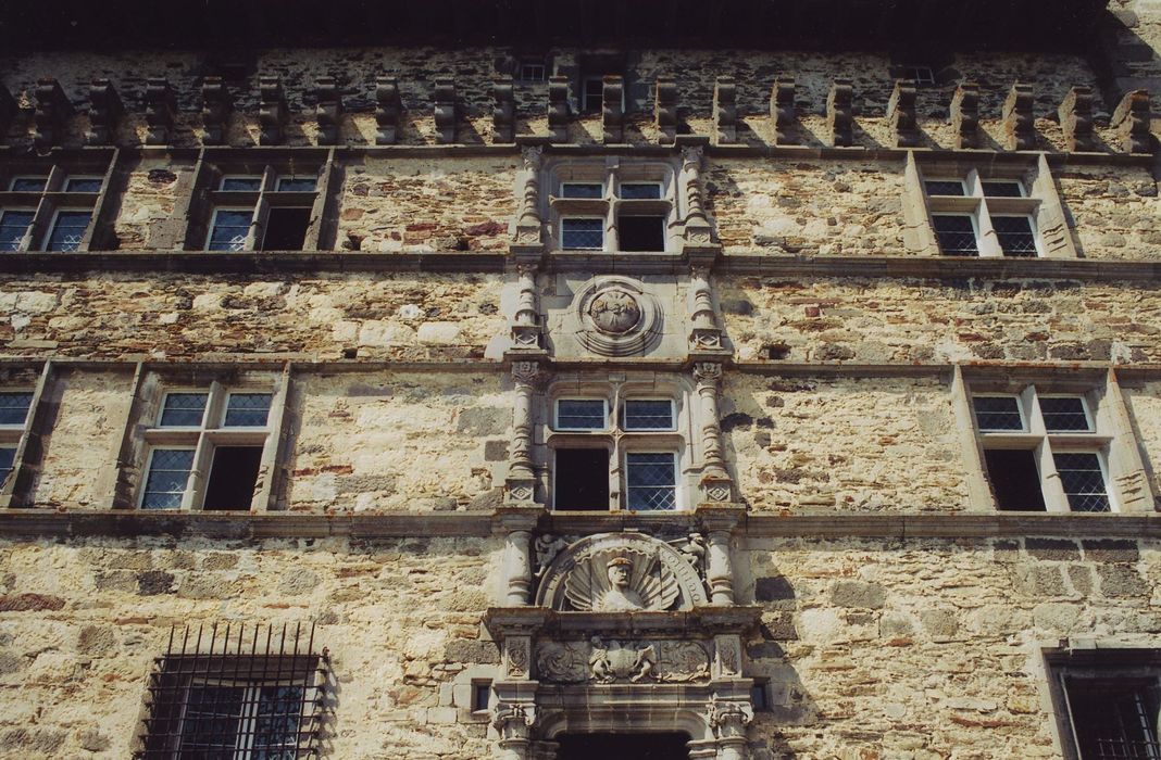 Château de Messilhac : Ensemble sud, vue partielle