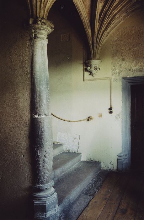 Château de Messilhac : Escalier monumental, pallier du 1er étage, vue partielle