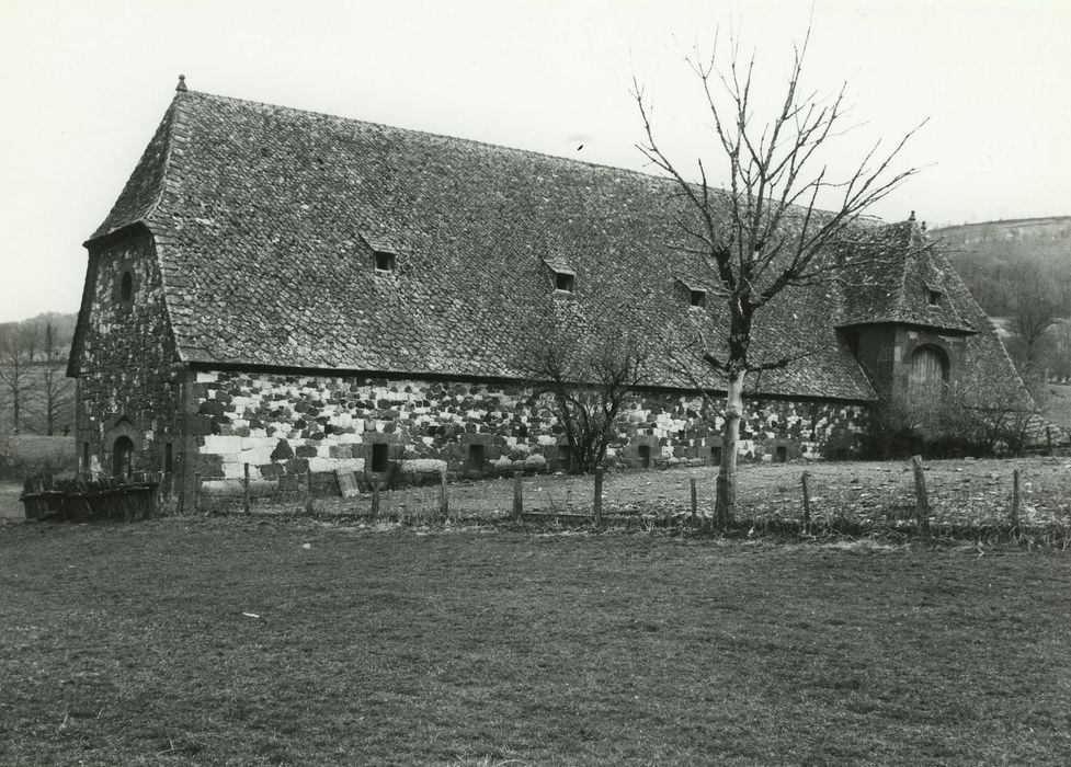 Ferme de la Borie-Grande : Grange, ensemble sud-ouest, vue générale