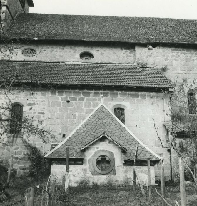 Eglise Saint-Martin : Façade latérale sud, vue partielle