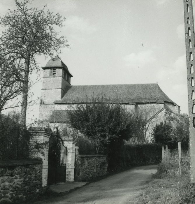 Eglise Saint-Martin : Façade latérale sud, vue partielle