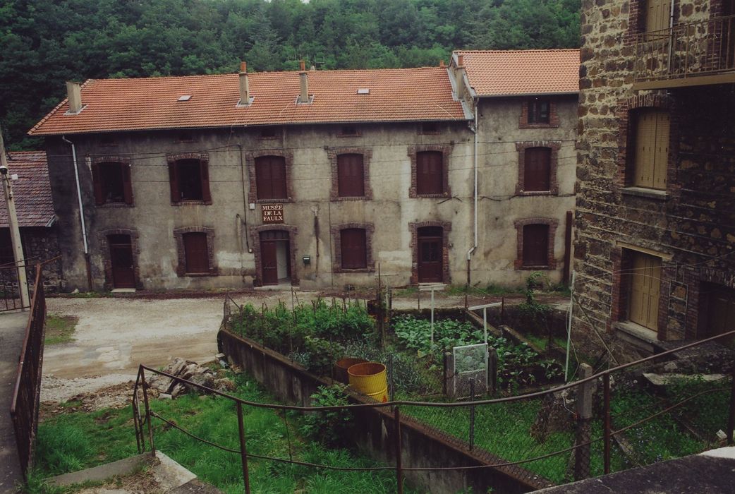 Fabrique de faux Dorian du Foultier, actuellement musée : Maison Gessant, façade sud, vue générale