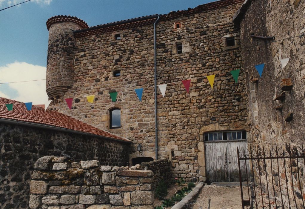 Chapelle des pénitents de Pradelles : Façade est, vue partielle