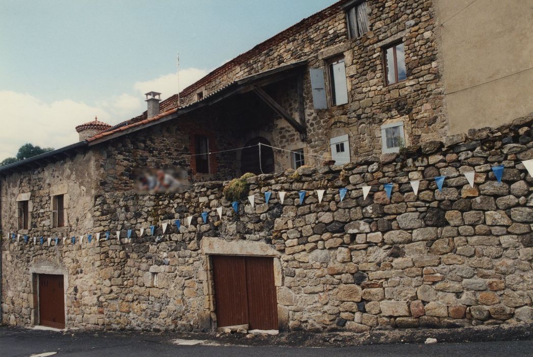 Chapelle des pénitents de Pradelles : Façade est, vue partielle