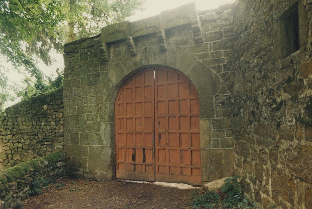 Château du Mazigon : Portail d’accès est, vue générale