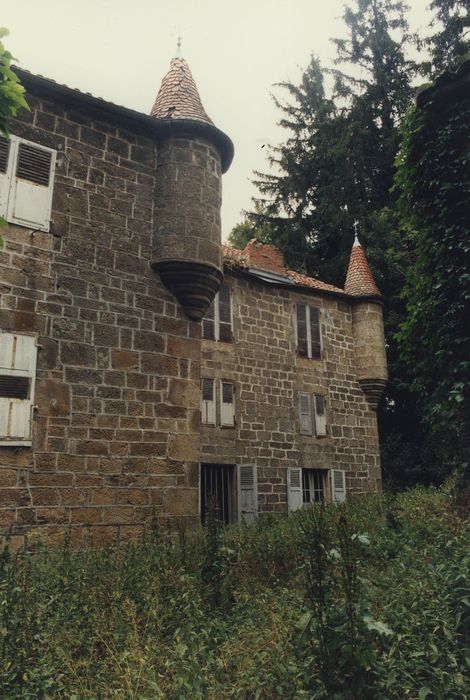 Château du Mazigon : Façade est, vue partielle