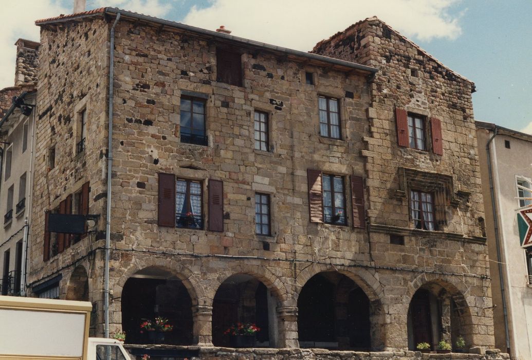 Maison aux arcades, maison Frévol : Façades sud et ouest, vue générale