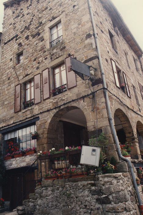 Maison aux arcades : Façade ouest, vue partielle