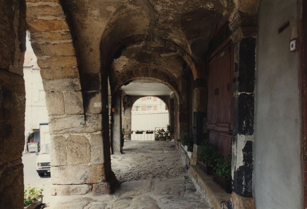 Maison aux arcades : Galerie du rez-de-chaussée, vue partielle