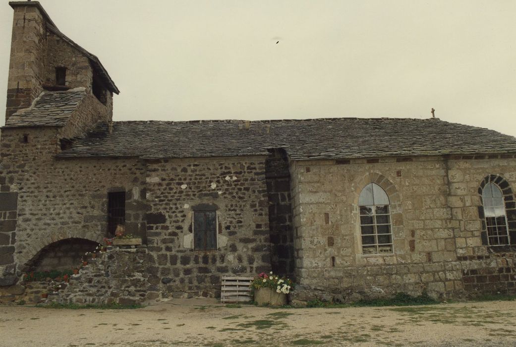 Eglise de la Nativité de la Sainte Vierge : Façade latérale sud, vue générale