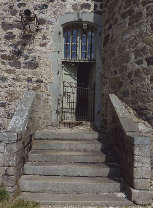 Château de Vachères : Porte d’accès ouest, vue générale