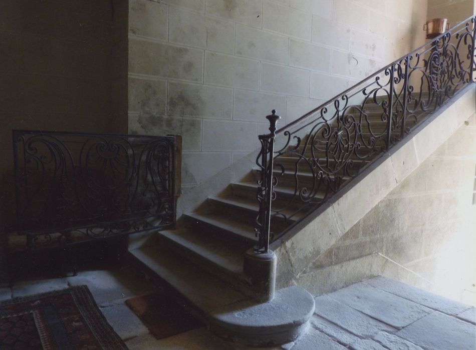 Château de Vachères : Escalier, vue partielle