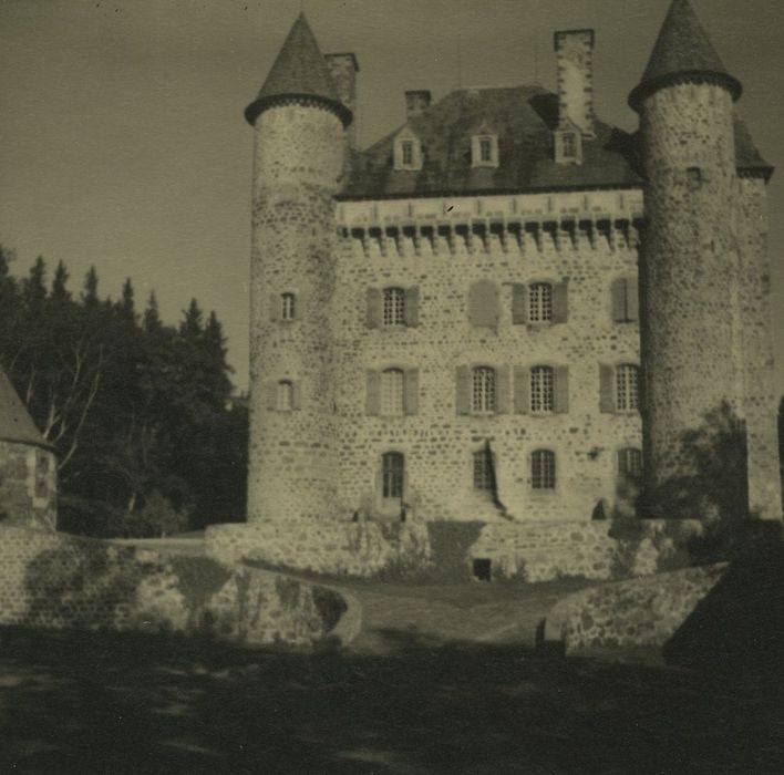 Château de Vachères : Façade ouest, vue générale