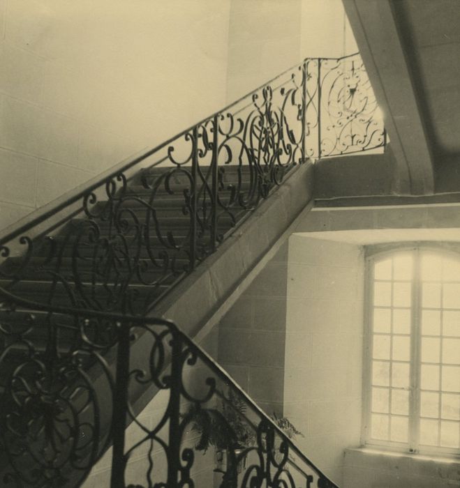 Château de Vachères : Escalier, vue partielle